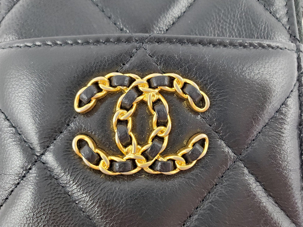 CHANEL 19 2020 Black Goatskin Quilted Phone  Holder