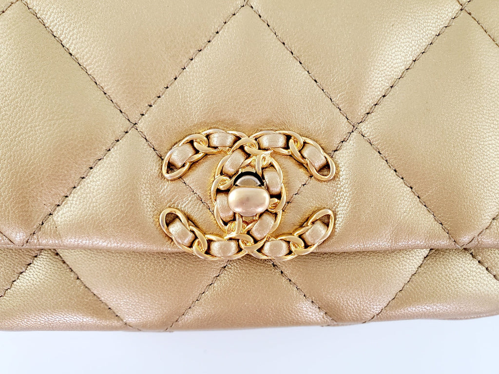 CHANEL 19 2020 Metallic Gold Goatskin Quilted Waist Belt Bag