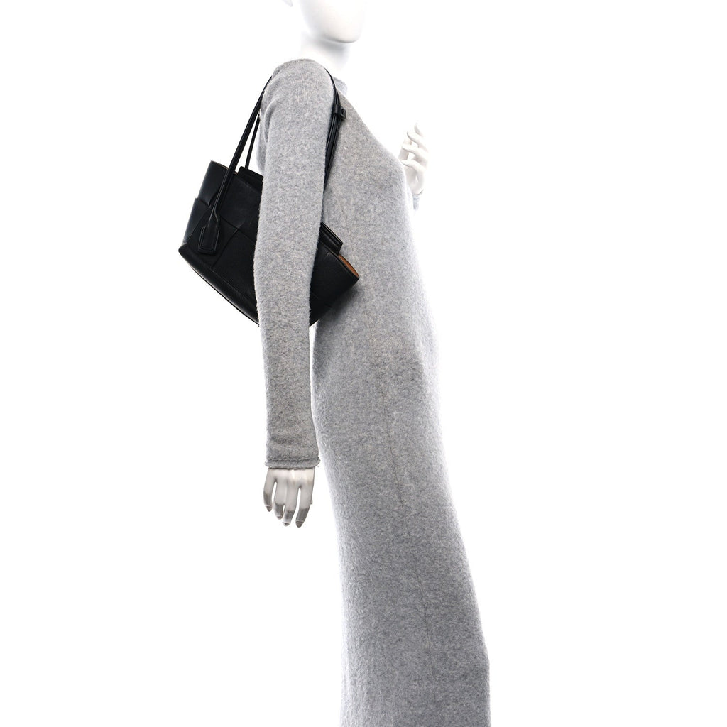 Grained Calfskin Maxi Intrecciato Small Arco Black