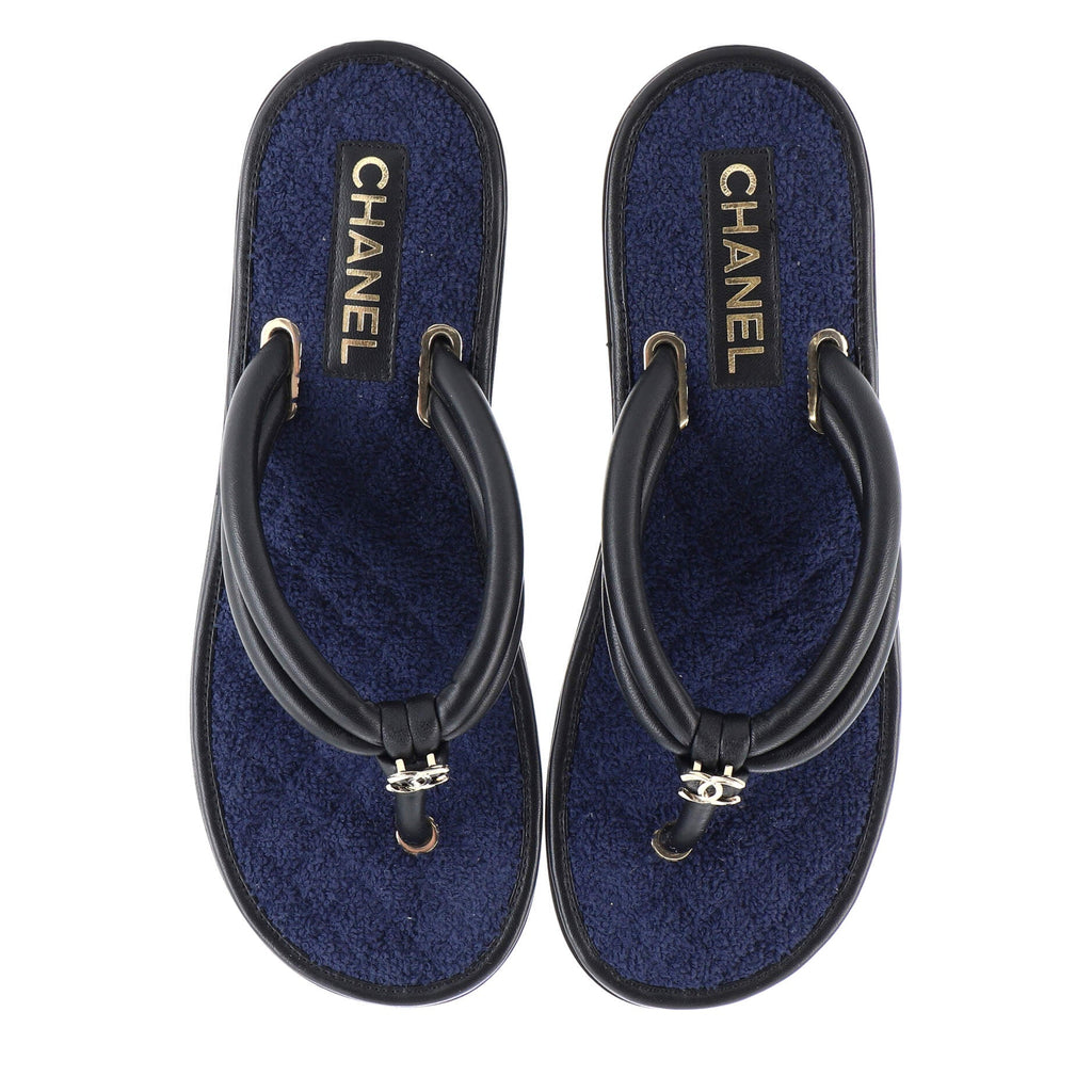 Women's Interlocking CC Thong Sandals Leather