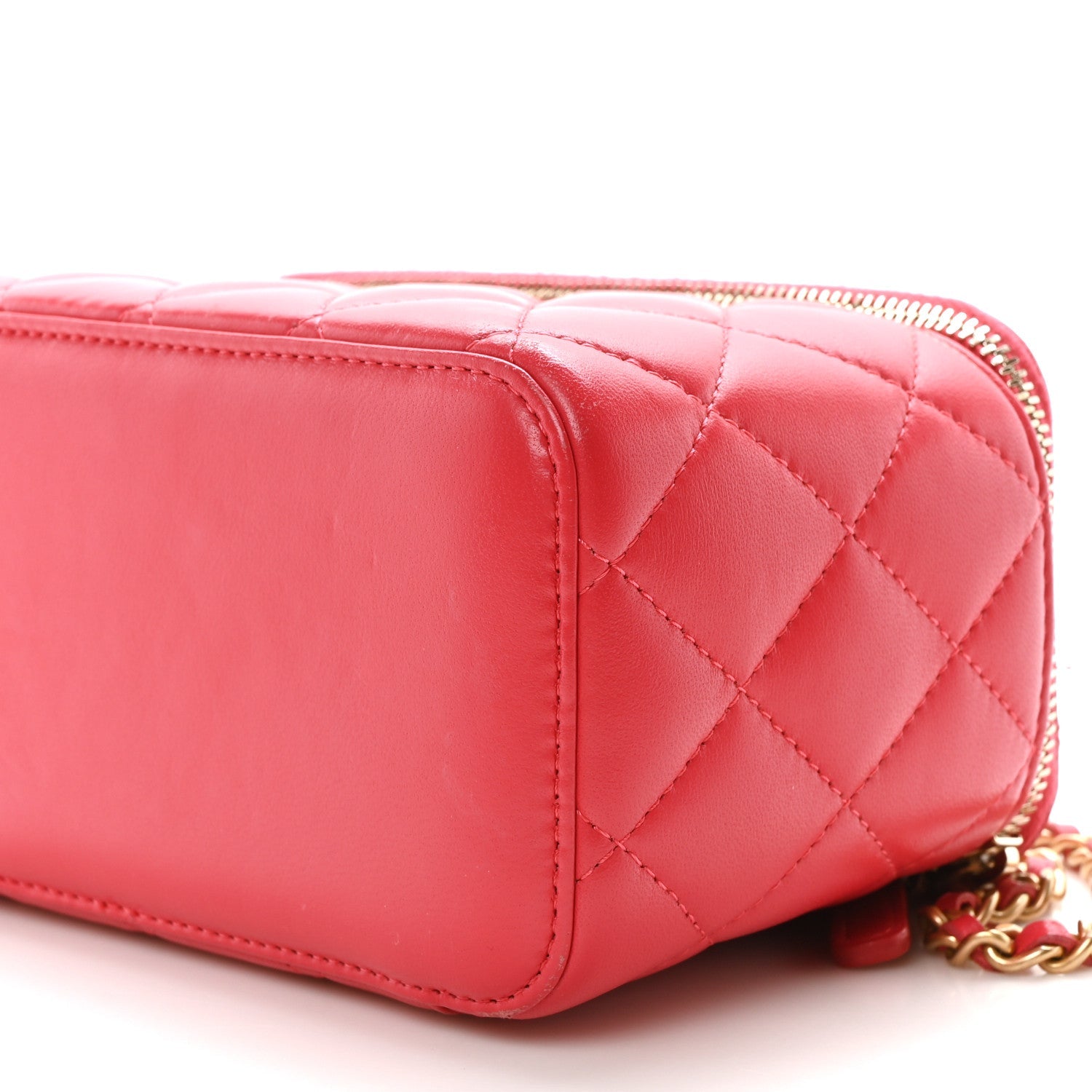 Lambskin Quilted Small Pearl Crush Vanity Case With Chain Red