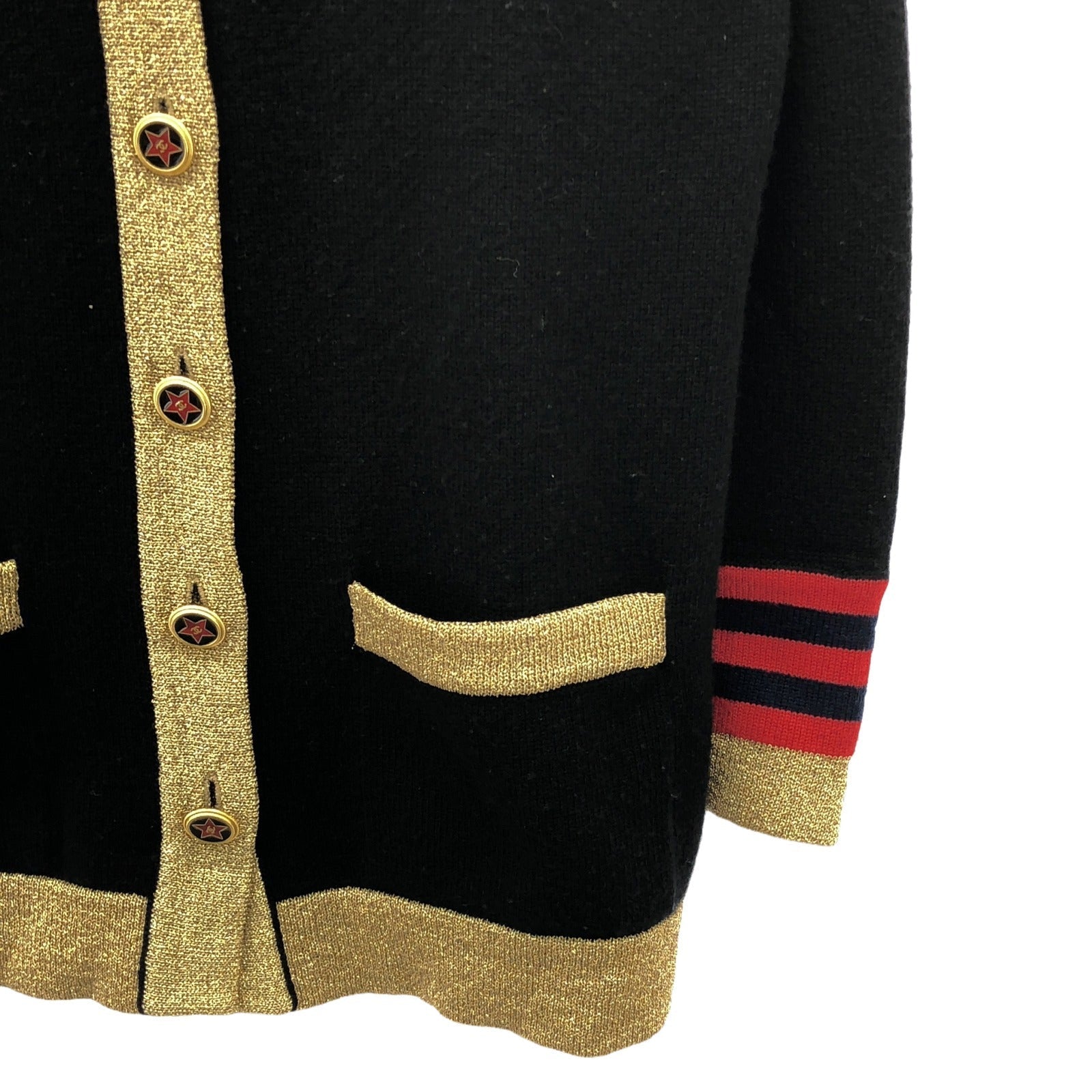 Chanel P36174K02177 Cashmere igan
