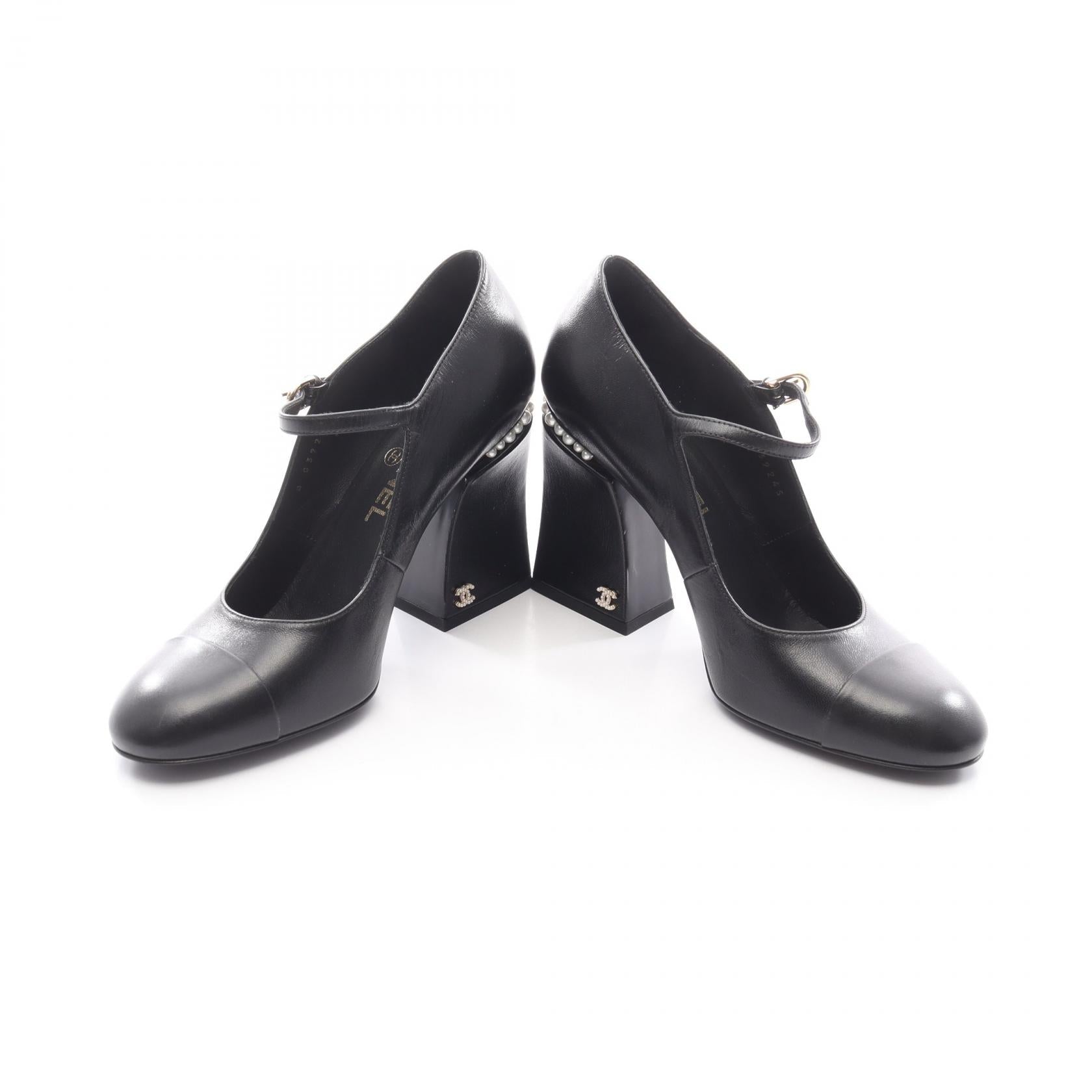 Chanel Coco Mark Leather Pearl Pumps