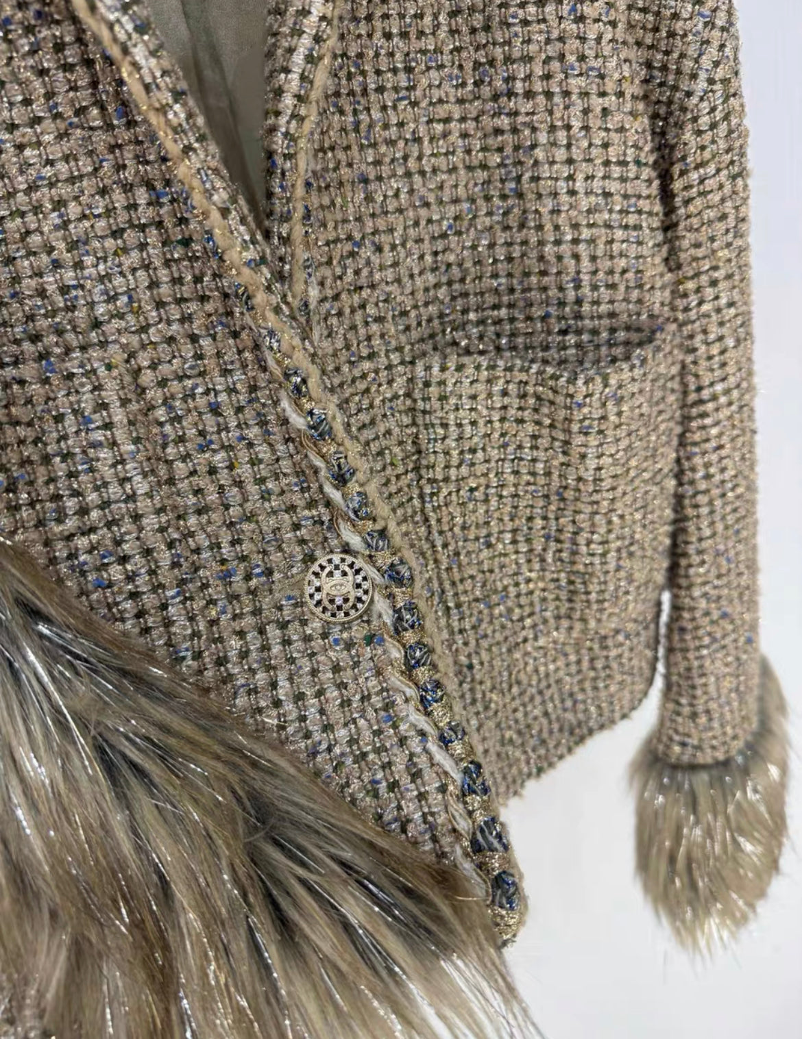 CHANEL 21A TWEED JACKET WOOL / VISCOSE/ POLYESTER GOLD / BEIGE