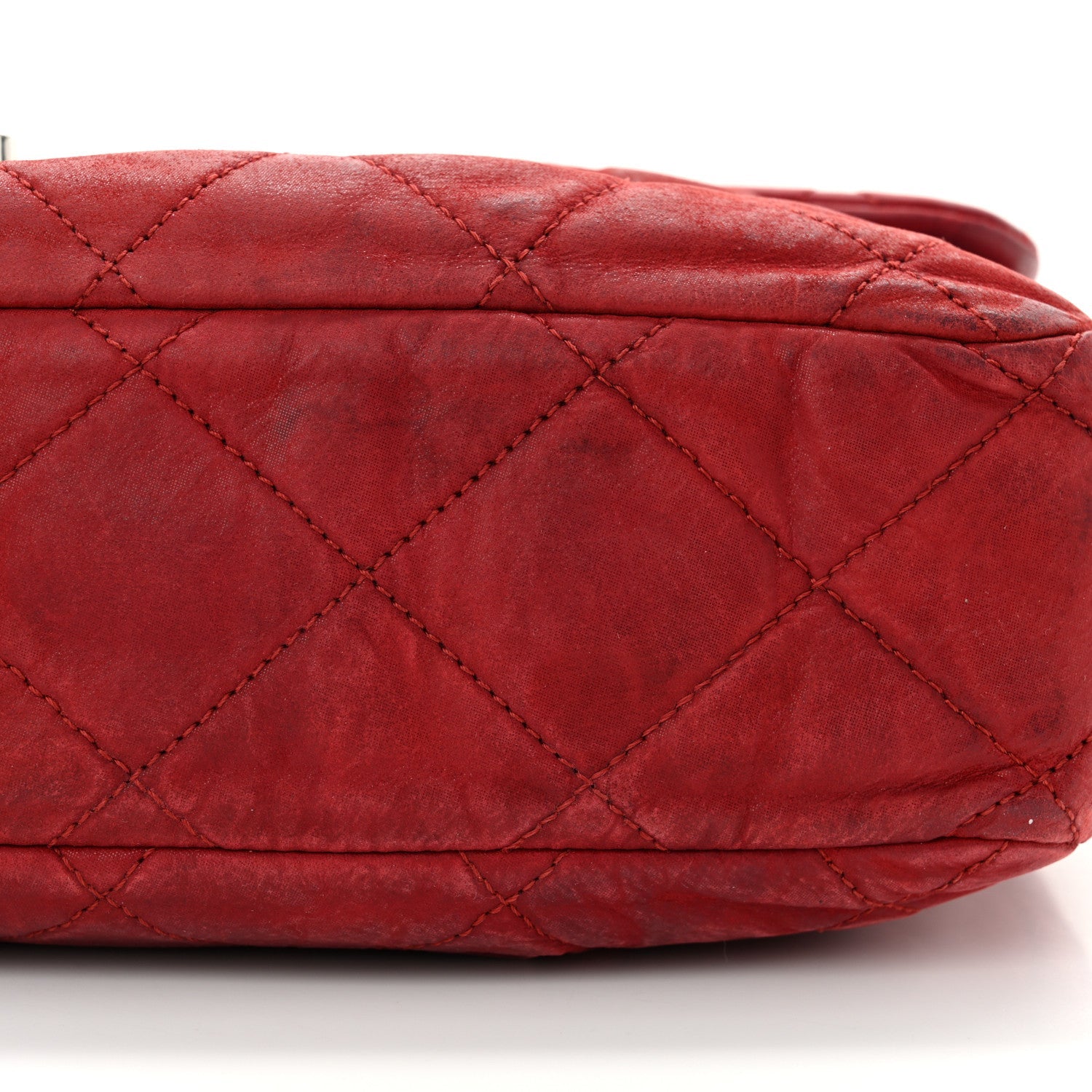 Iridescent Calfskin Large Chic Quilt Flap Red