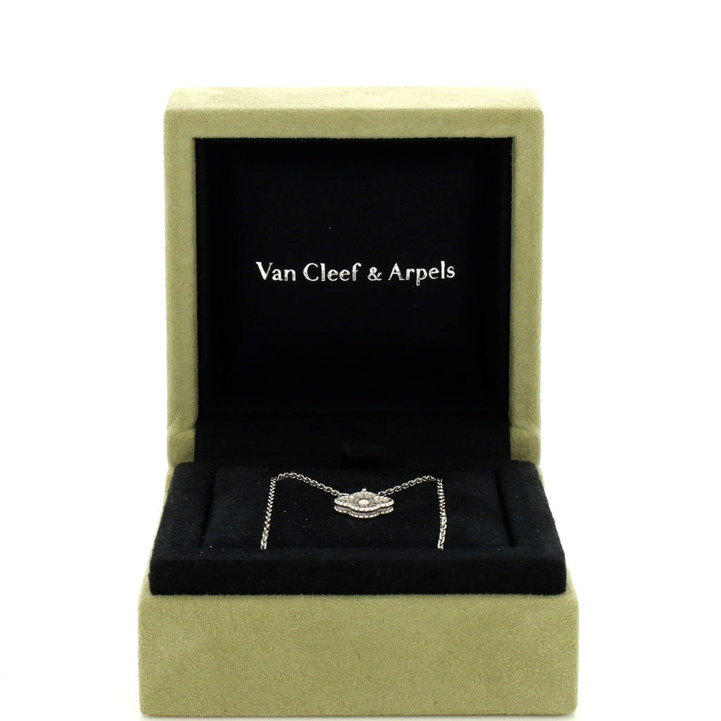 Sweet Alhambra Pendant Necklace 18K White Gold with Diamonds