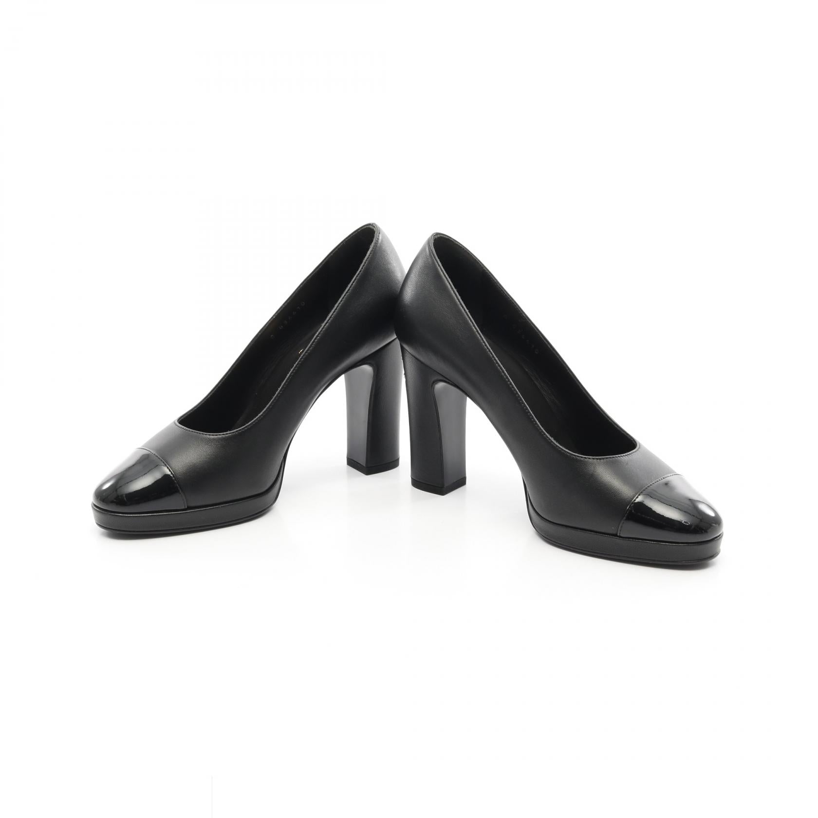 Chanel Coco Mark Leather Patent Leather Pumps