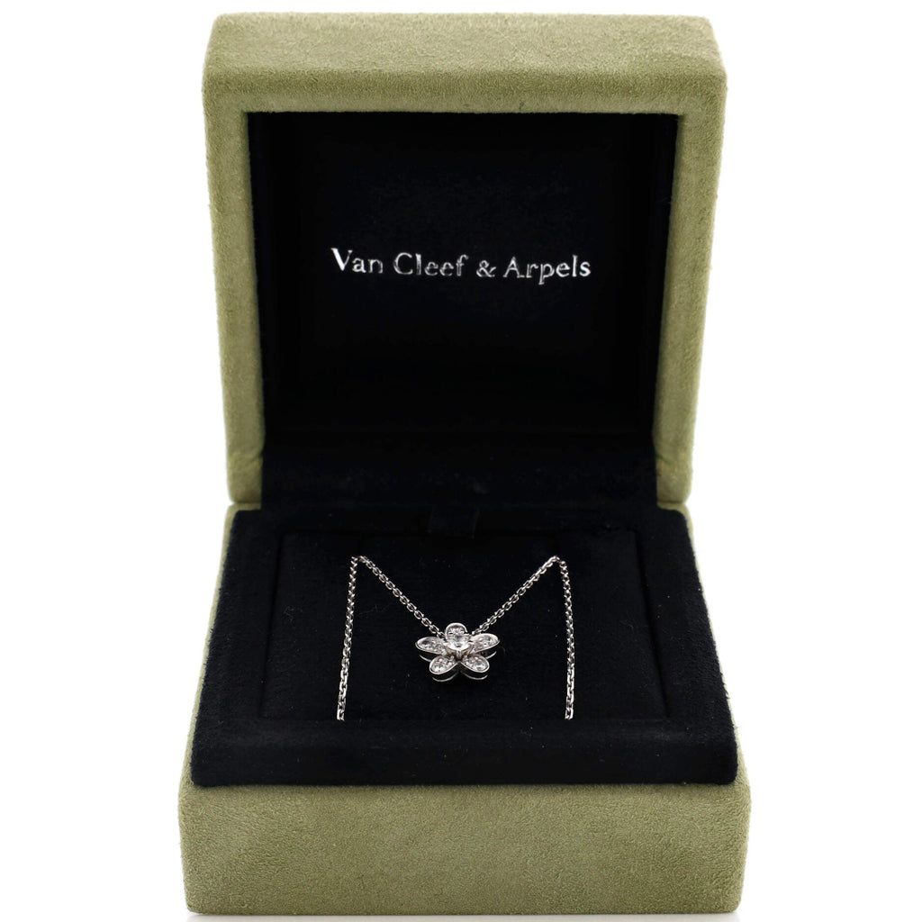 Socrate Flower Pendant Necklace 18K White Gold and Diamonds