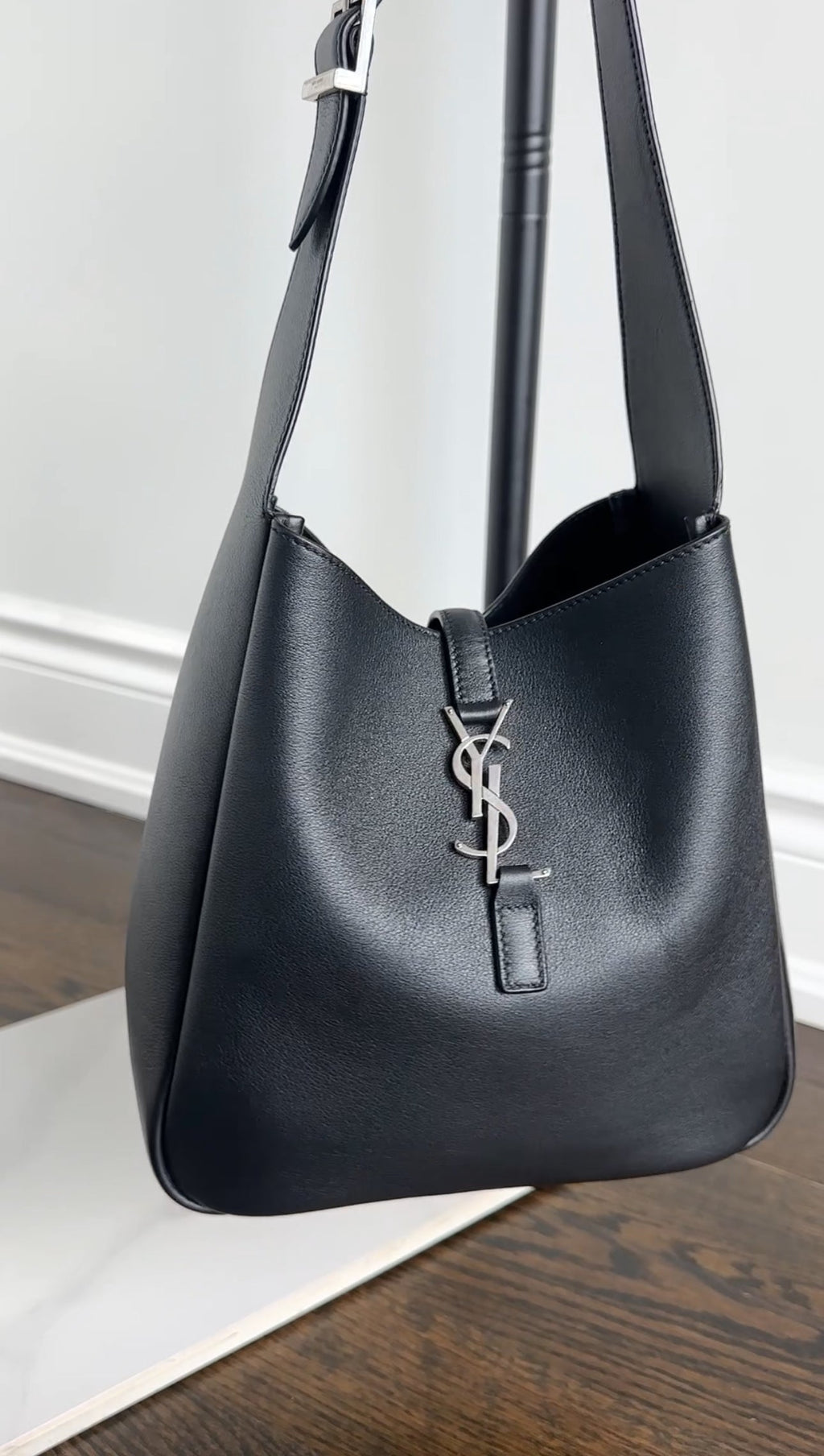 Saint Laurent Black Grained Leather Le 5 À 7 Supple Small Shoulder Hobo Bag