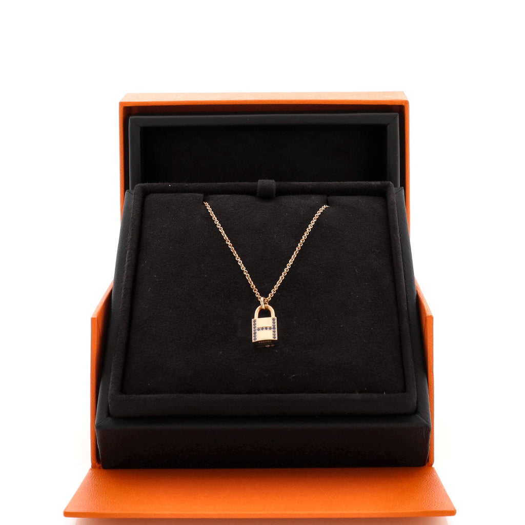Amulettes Cadenas Pendant Necklace 18K Rose Gold with Blue Sapphires