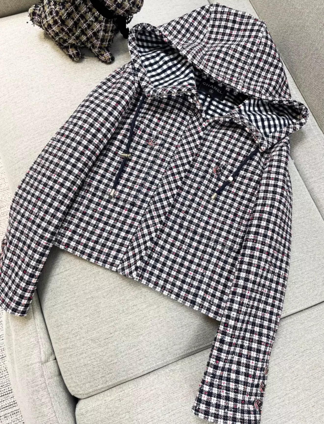 Chanel 24B Black, Ecru & Red Stretch wool tweed jacket
