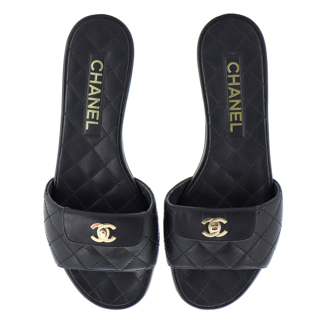 Women's CC Turnlock Slide Sandals Quilted Leather