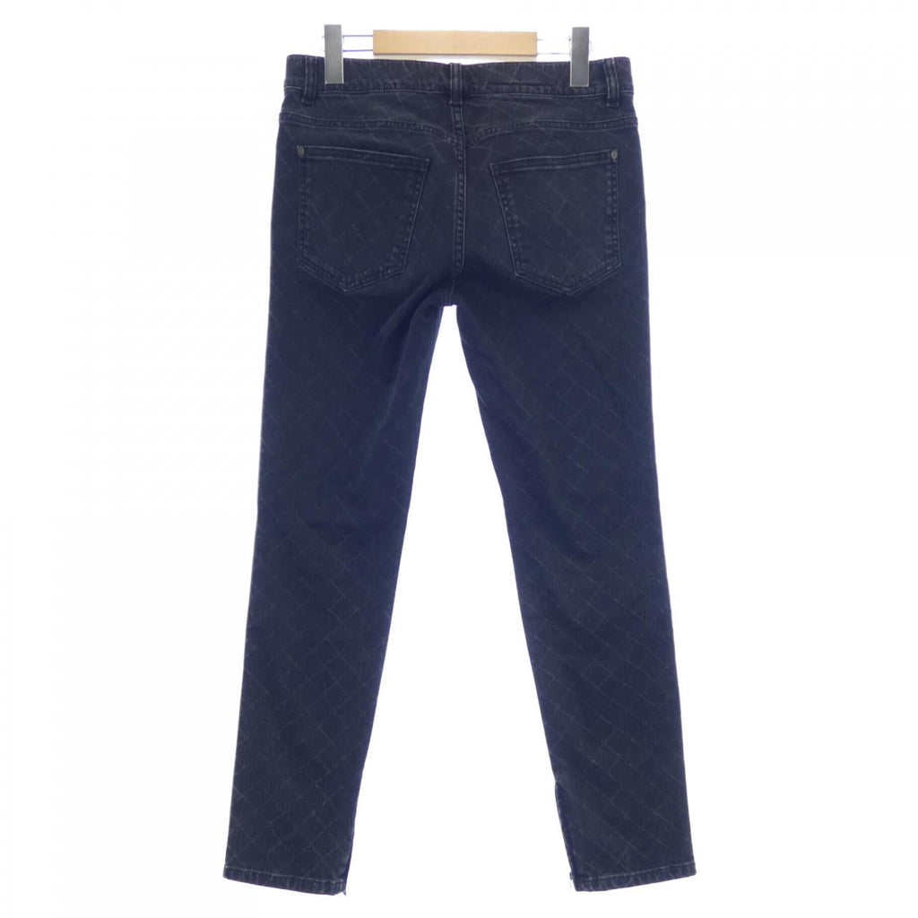 Chanel P56067V42237 Jeans