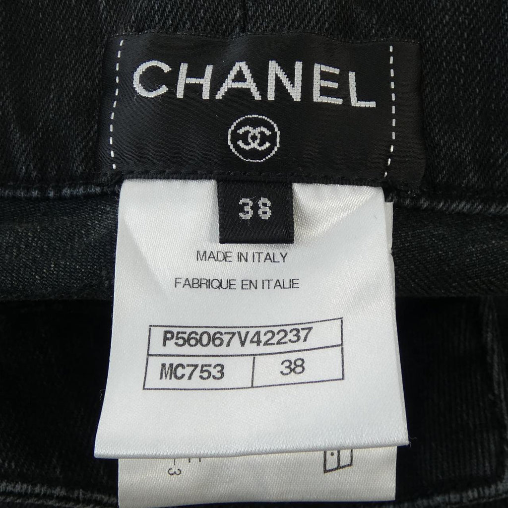 Chanel P56067V42237 Jeans