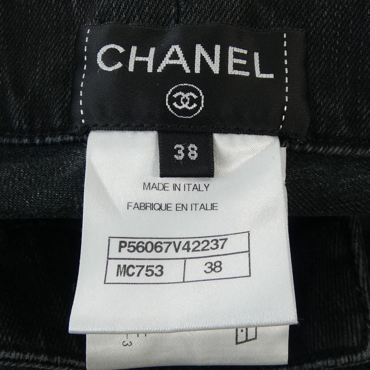 Chanel P56067V42237 Jeans