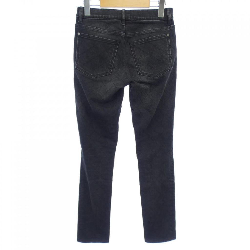 Chanel P57128V43420 Jeans