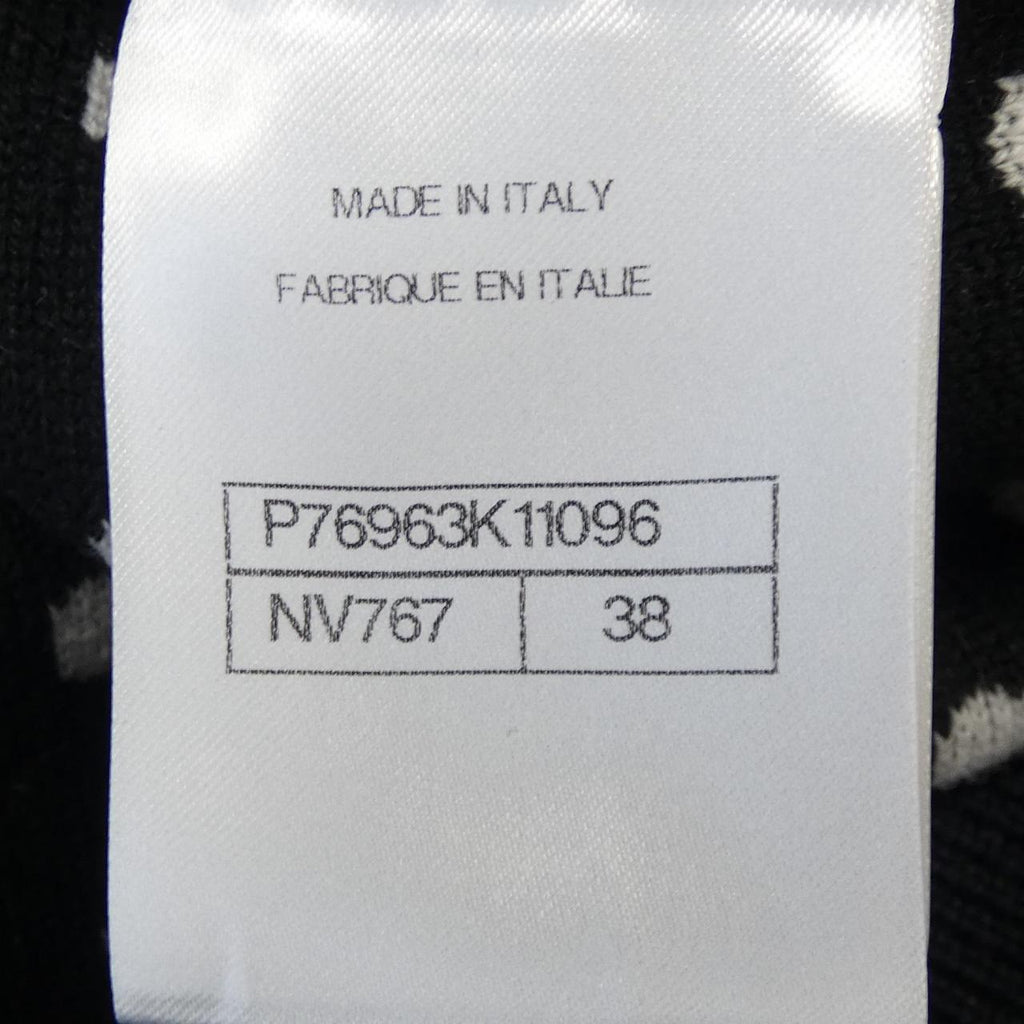 Chanel P76963K11096 Cashmere igan