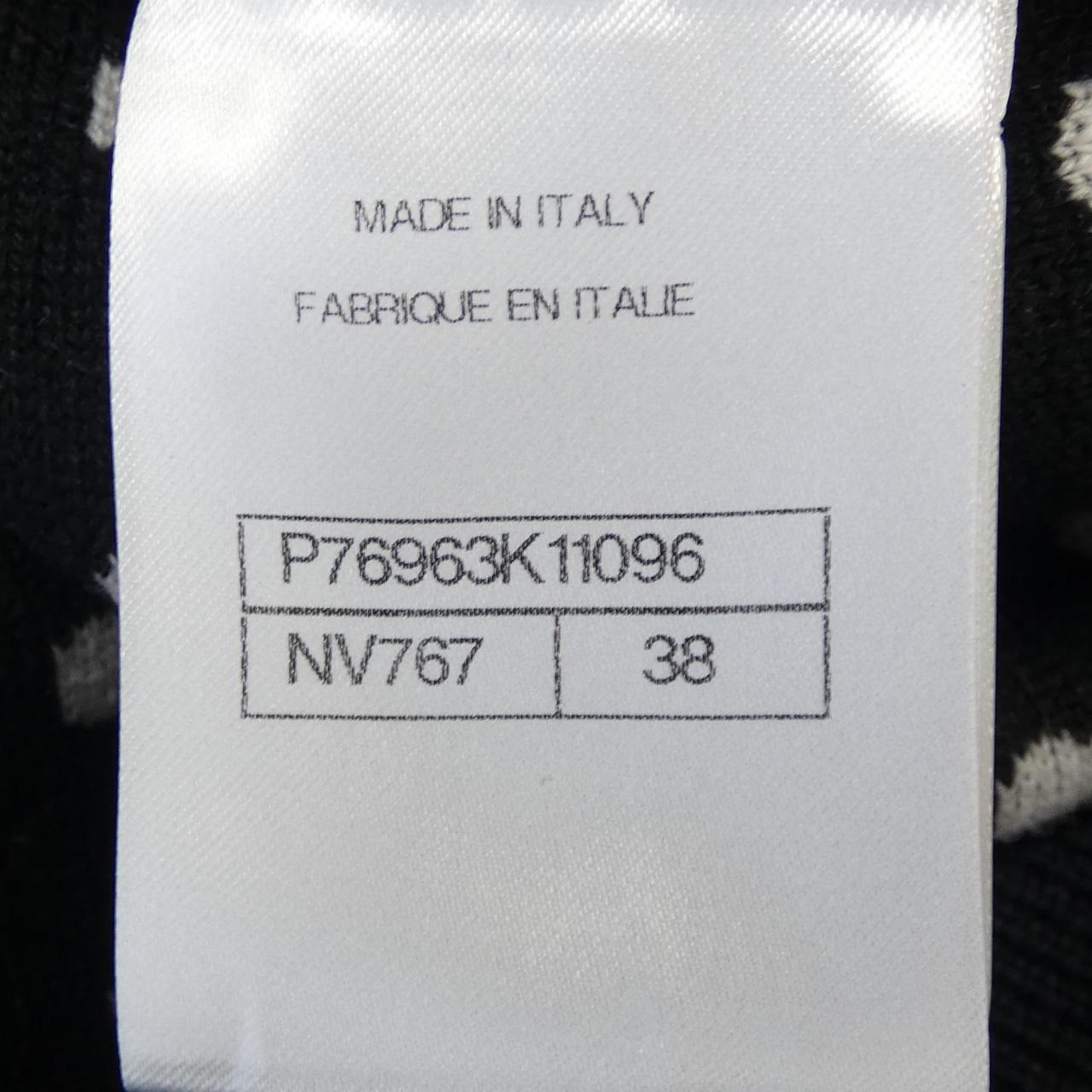 Chanel P76963K11096 Cashmere igan