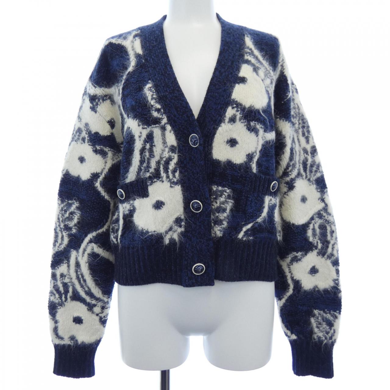 Chanel P73573K10554 Cashmere igan