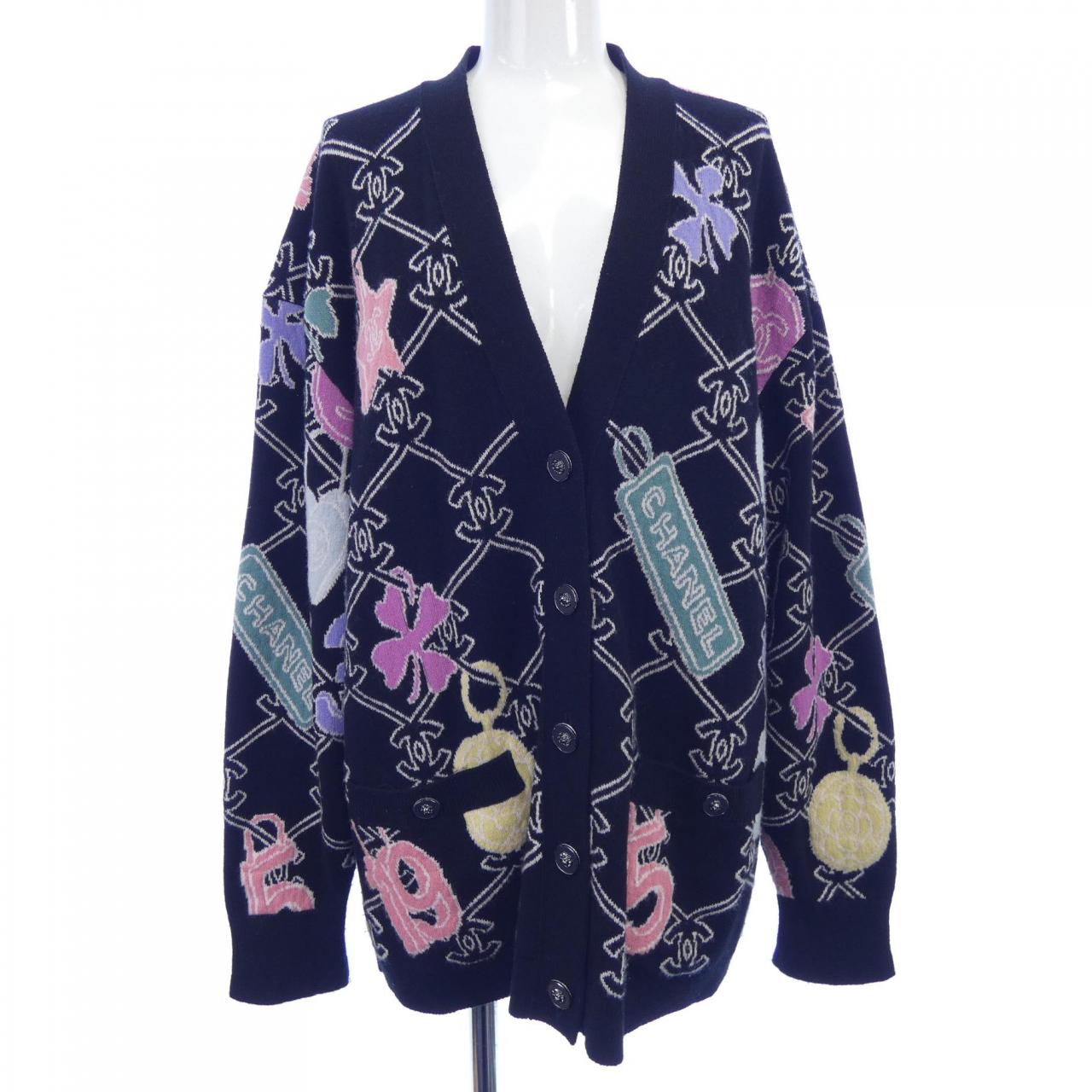 Chanel P72295K10398 Cashmere igan