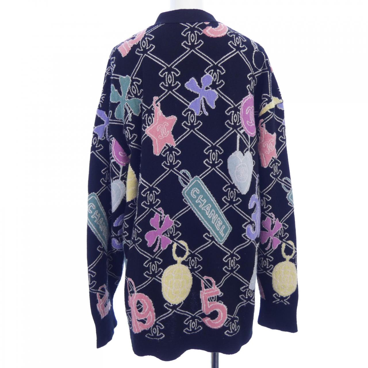 Chanel P72295K10398 Cashmere igan