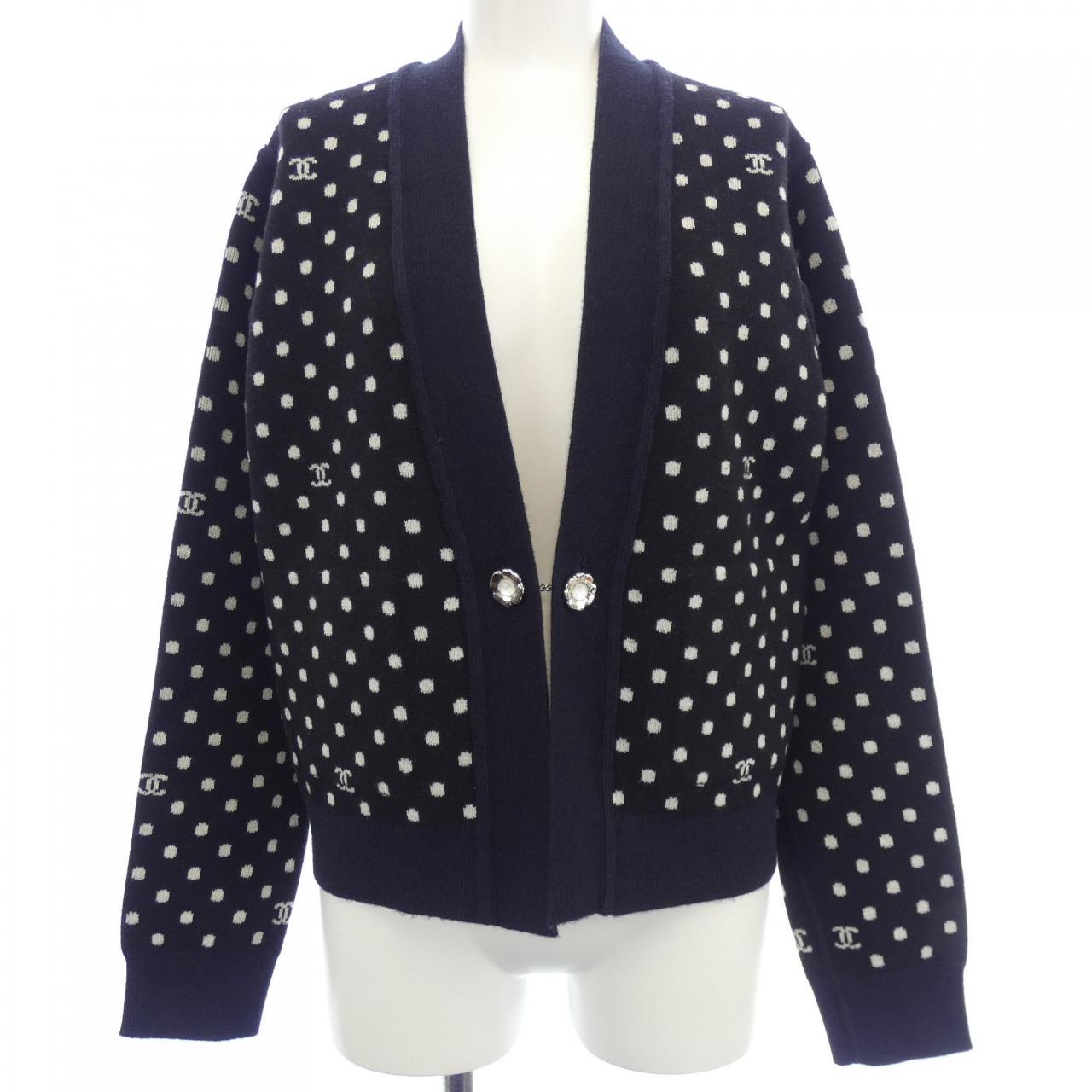 Chanel P76962K11096 Cashmere igan