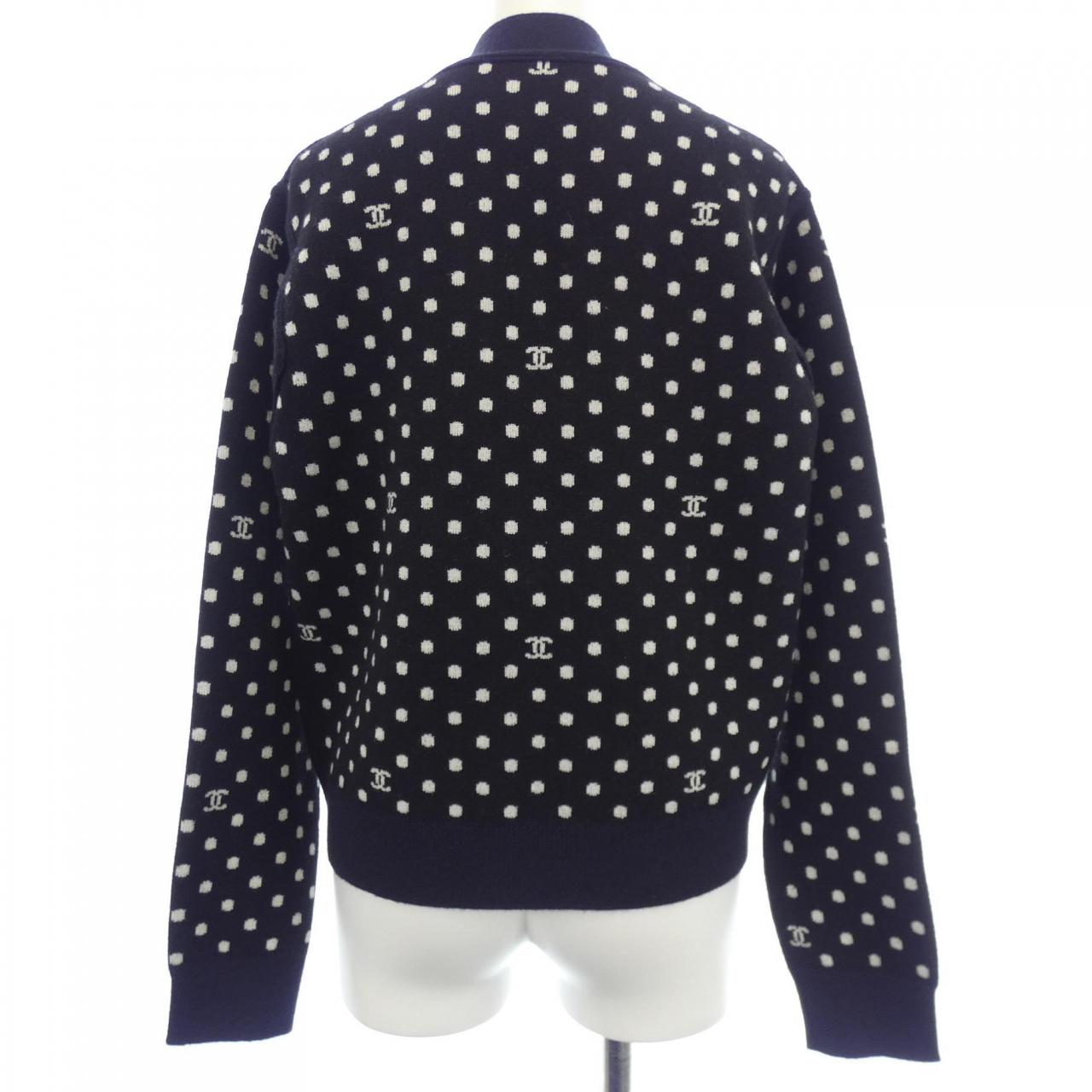 Chanel P76962K11096 Cashmere igan