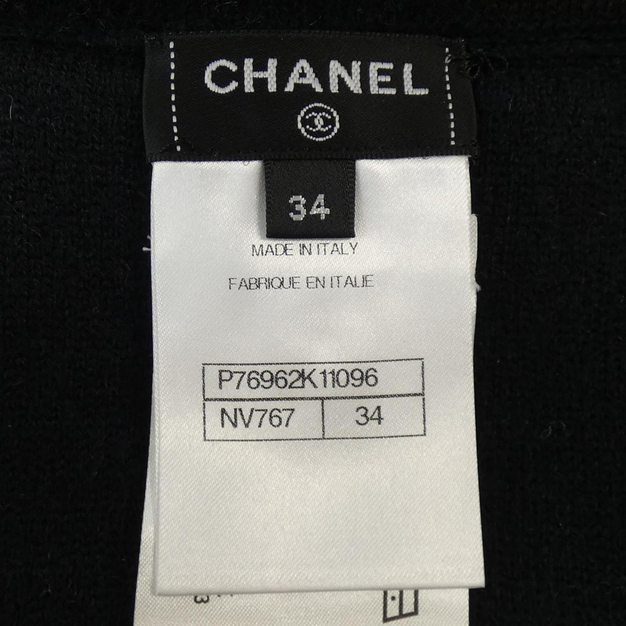 Chanel P76962K11096 Cashmere igan
