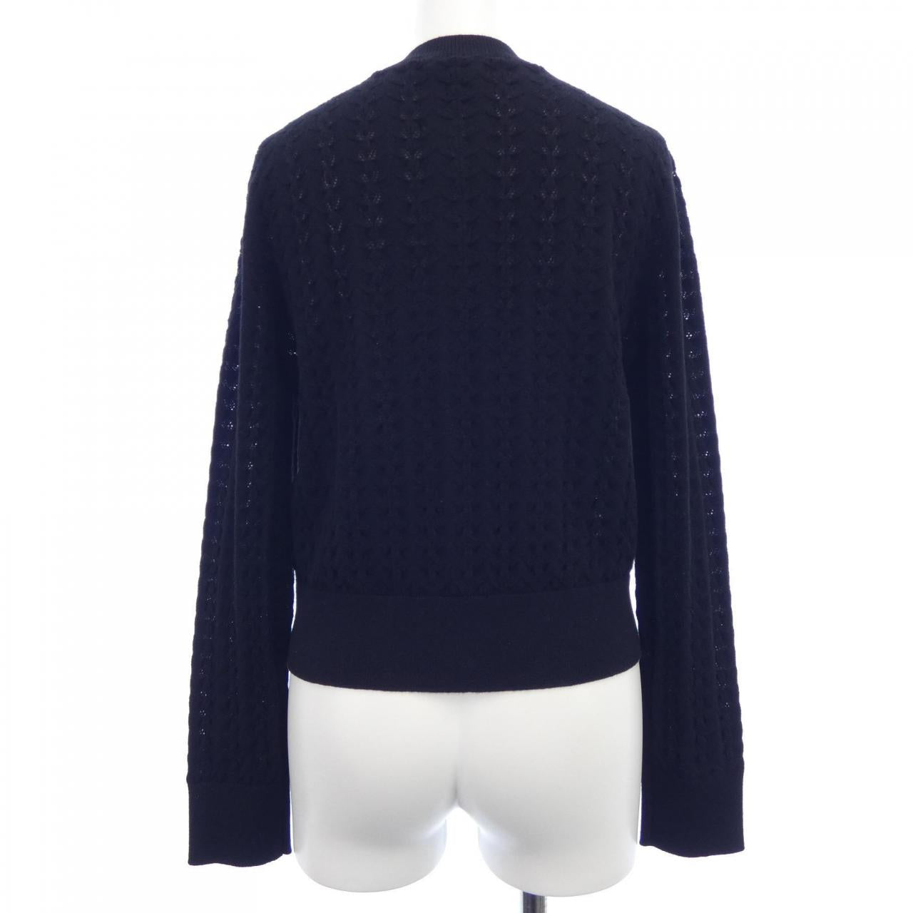 Chanel P77892K11246 Cashmere igan