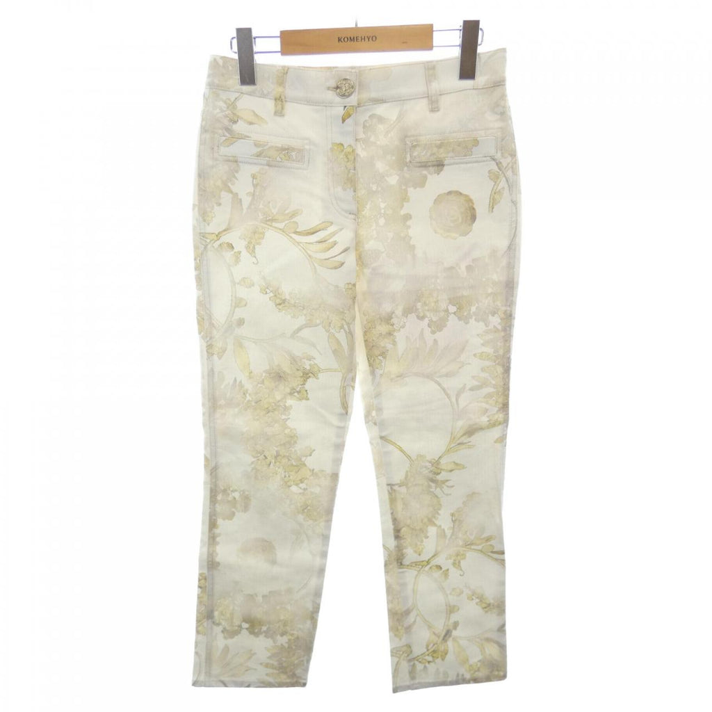 Chanel P57940V44059 Jeans