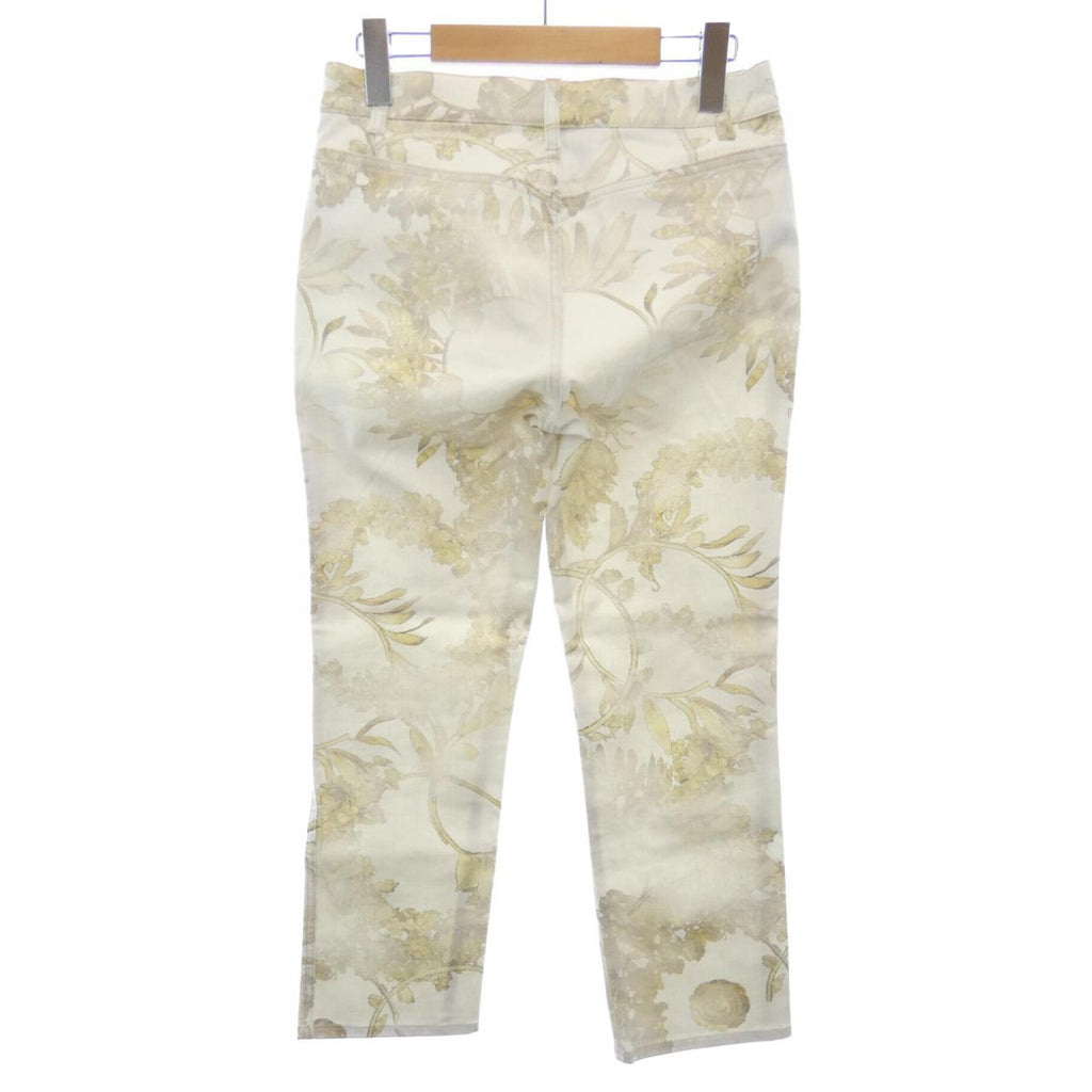 Chanel P57940V44059 Jeans