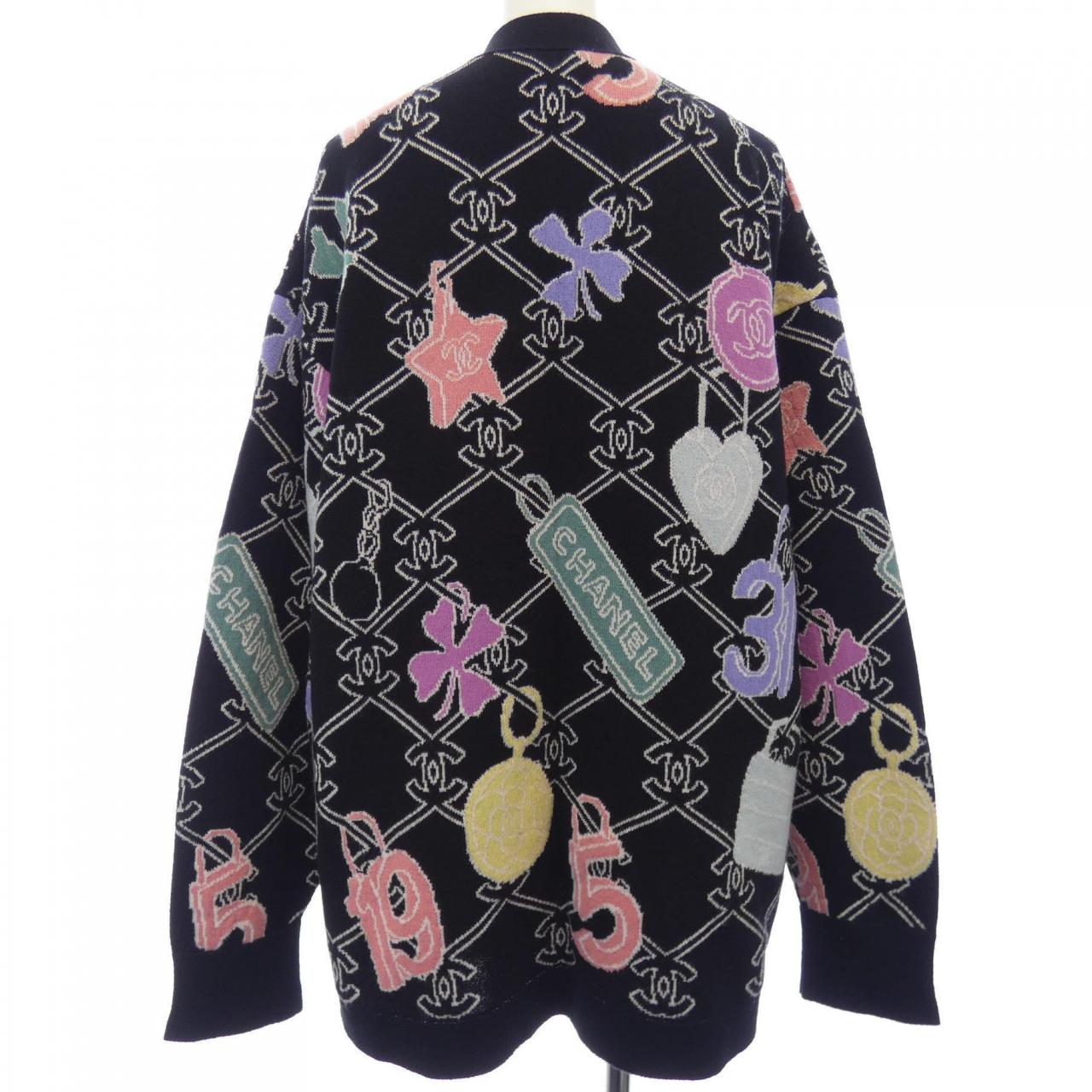Chanel P72295K10398 Cashmere igan