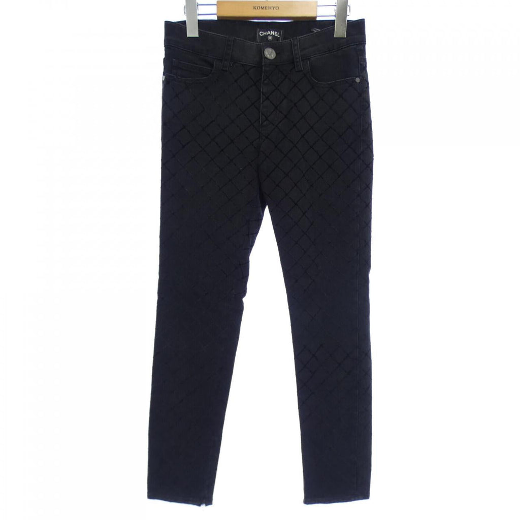 Chanel P58418V44384 Jeans