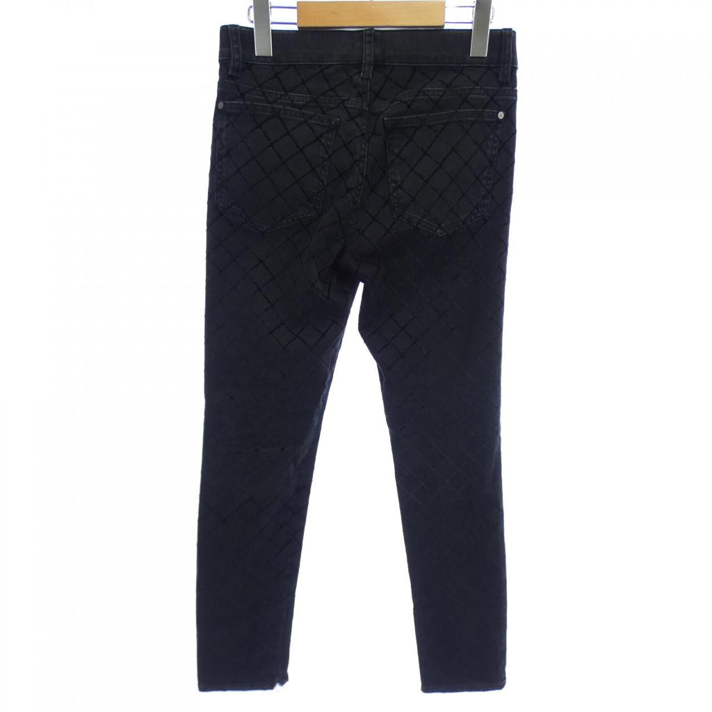 Chanel P58418V44384 Jeans