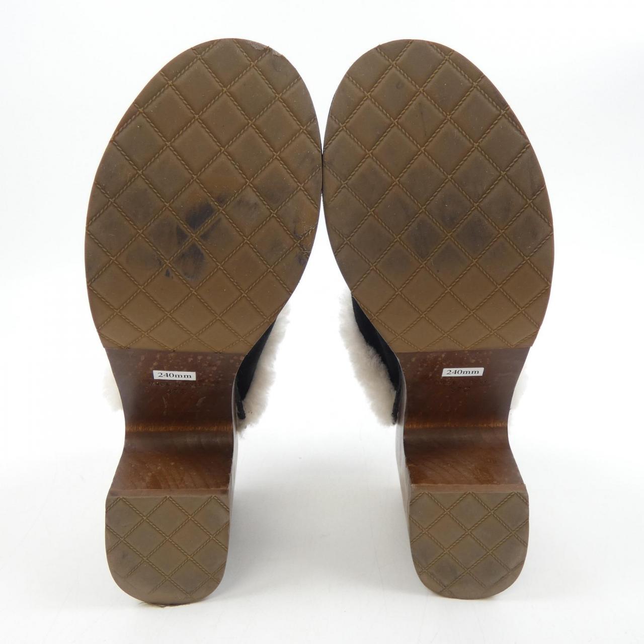 Chanel G35368B14075 Cracked Sheepskin Shearling Sandals