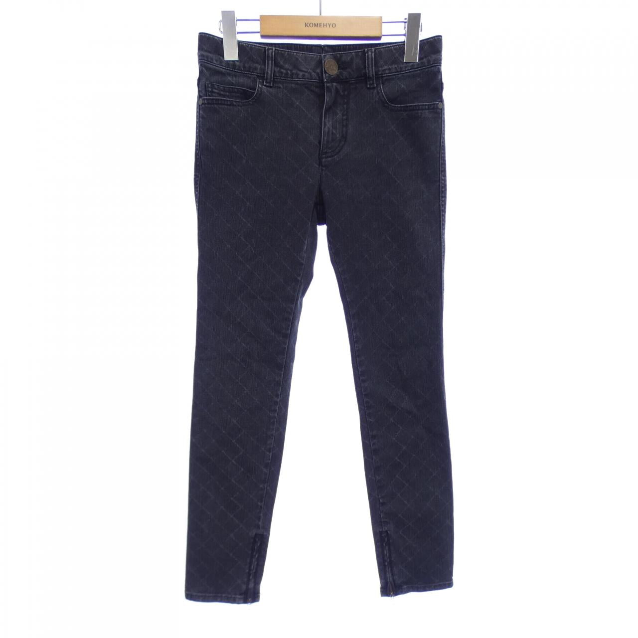 Chanel P56067V42237 Jeans