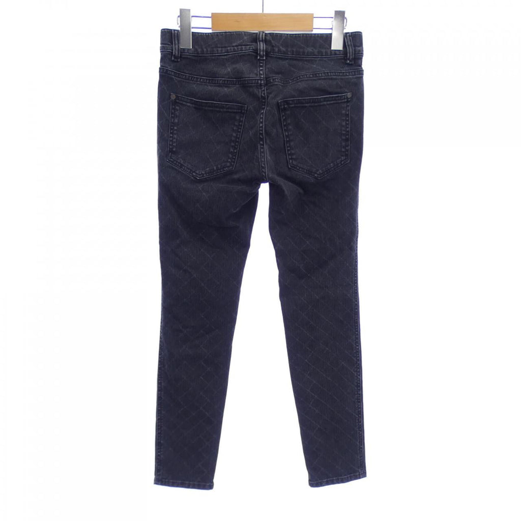 Chanel P56067V42237 Jeans
