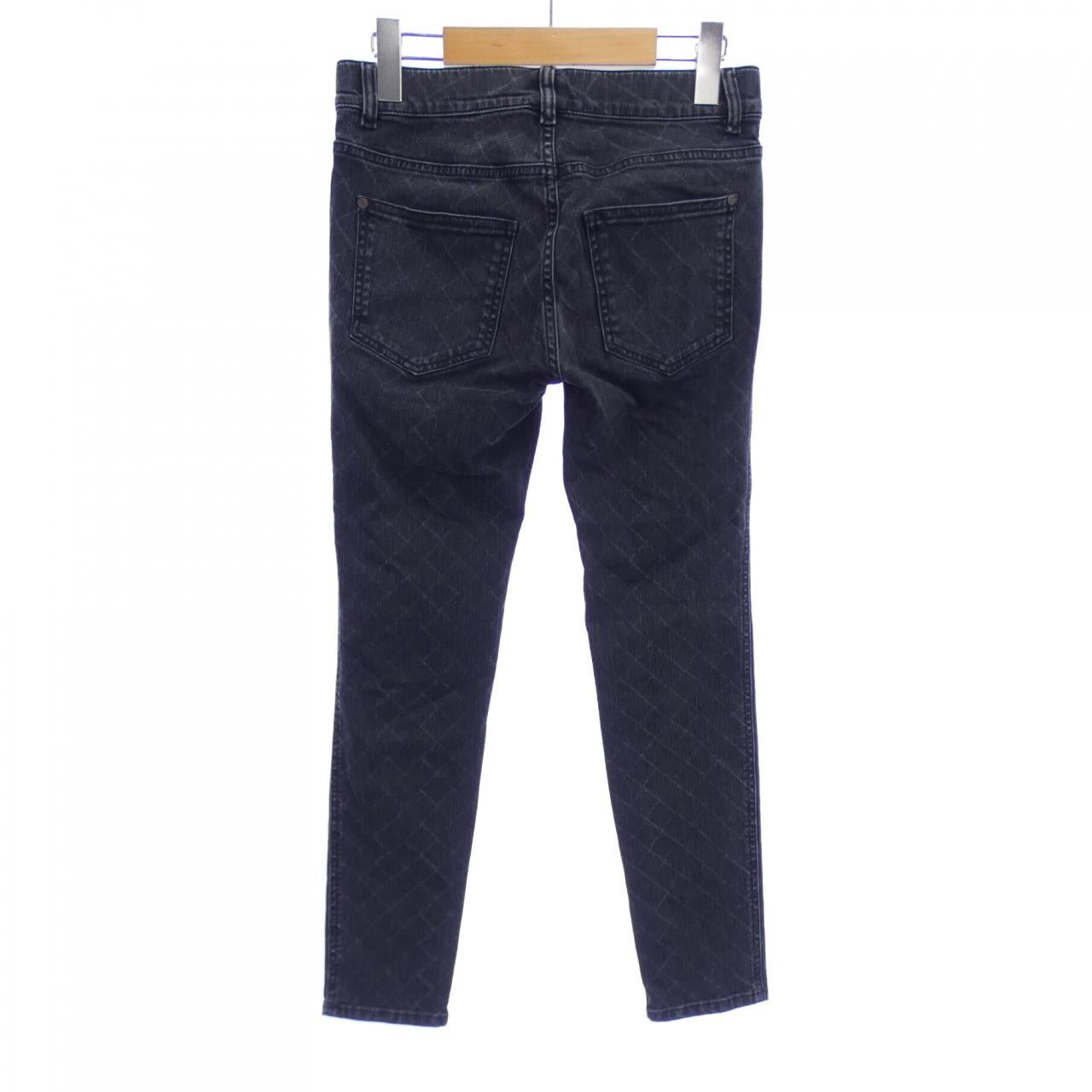 Chanel P56067V42237 Jeans