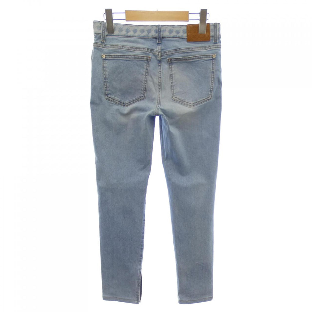 Chanel P60875V46398 Jeans