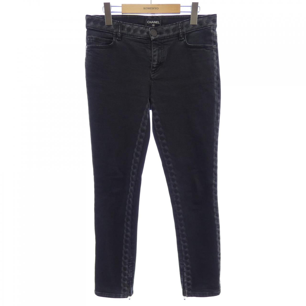 Chanel P60875V46399 Jeans
