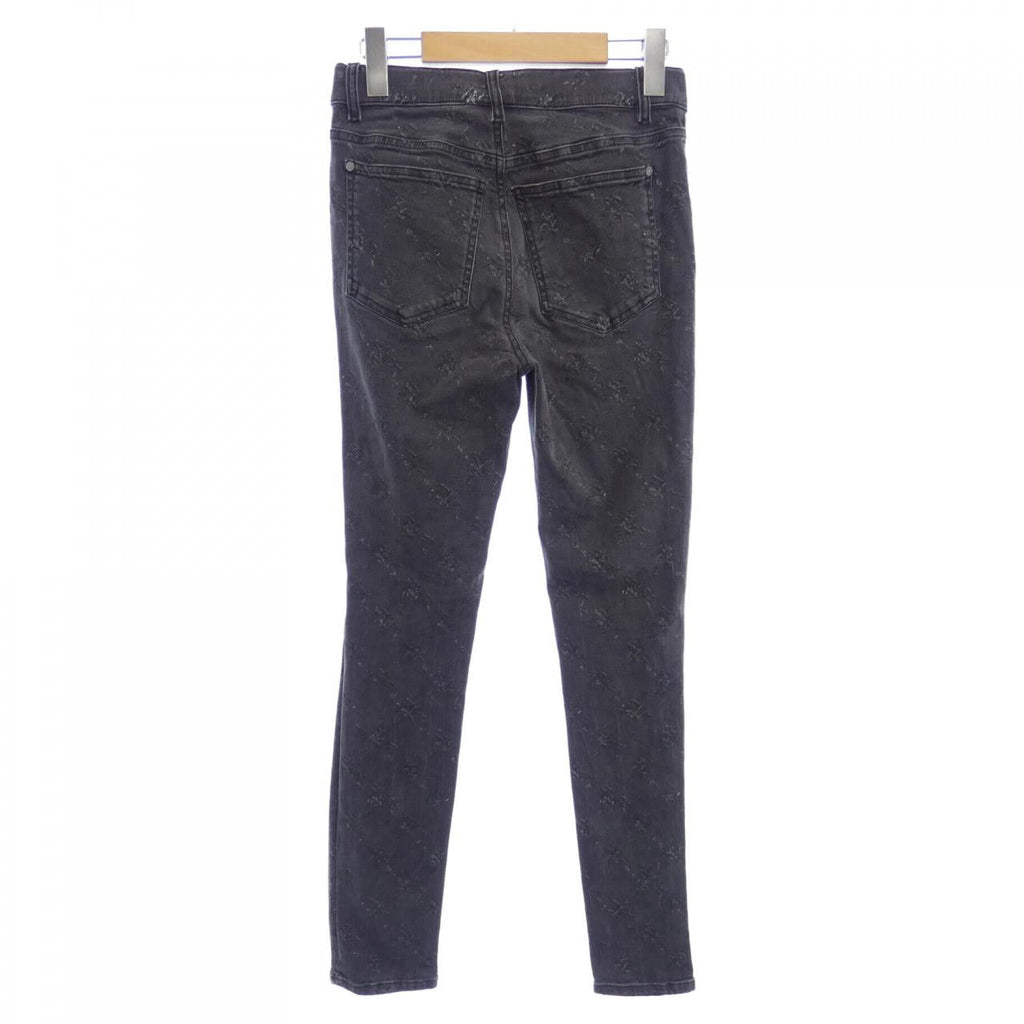 Chanel P62010V47630 19B Jeans