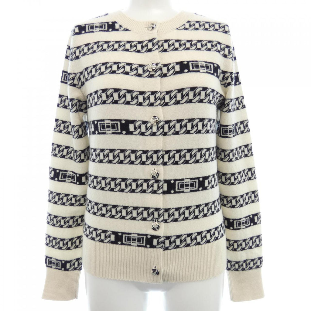 Chanel P56113K07327 Cashmere igan