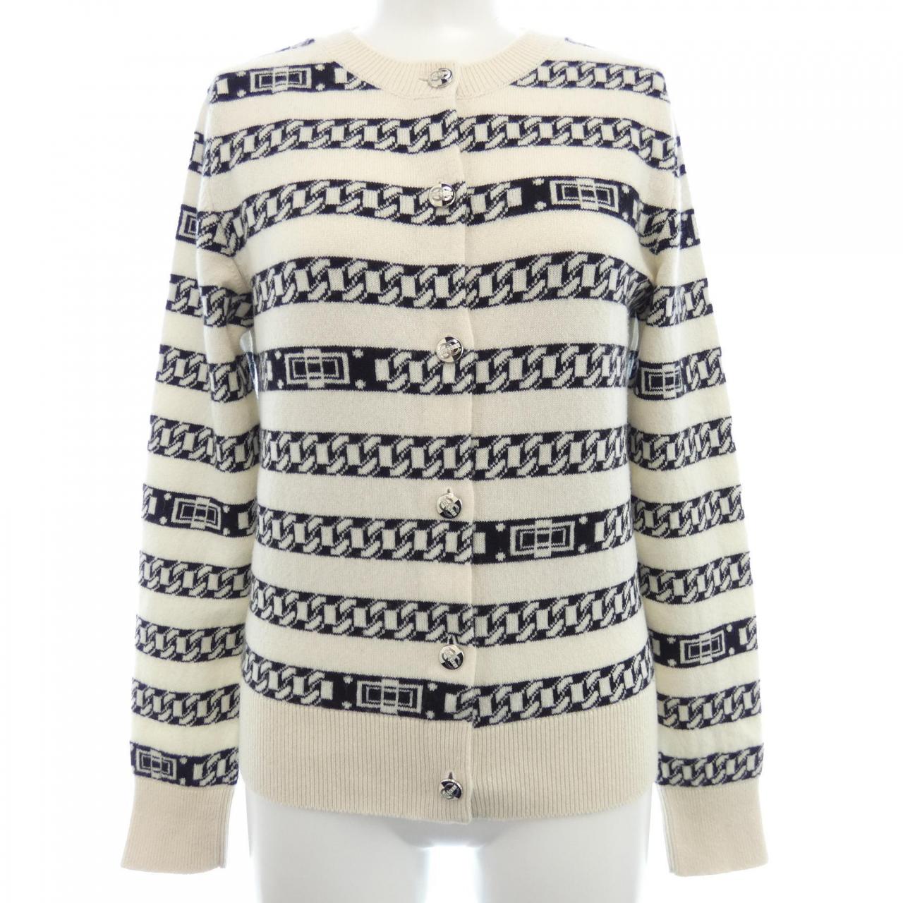 Chanel P56113K07327 Cashmere igan