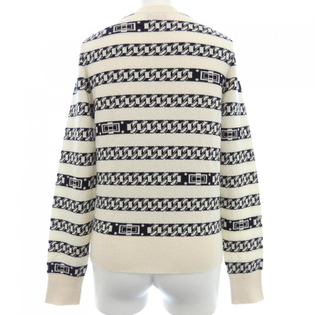 Chanel P56113K07327 Cashmere igan