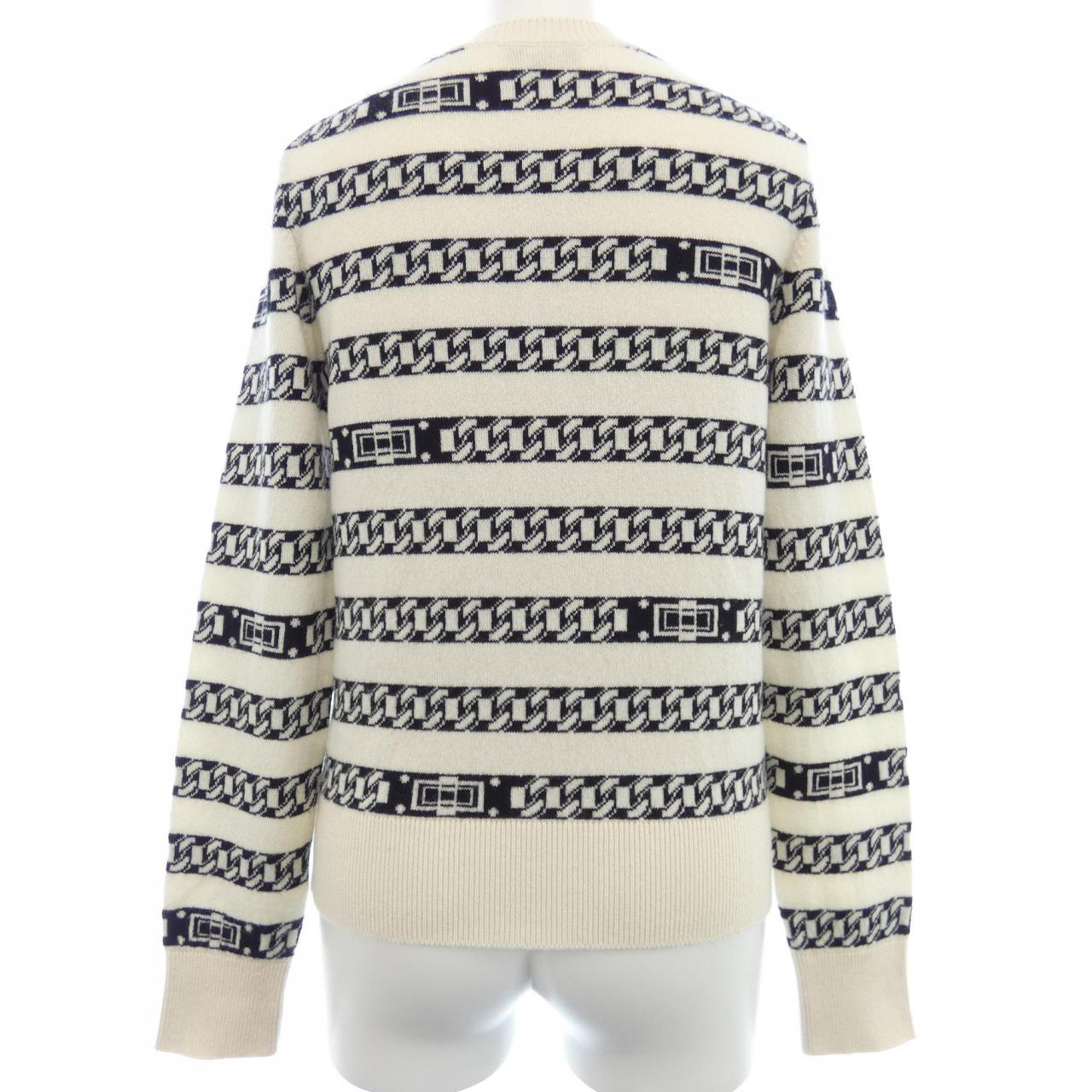 Chanel P56113K07327 Cashmere igan