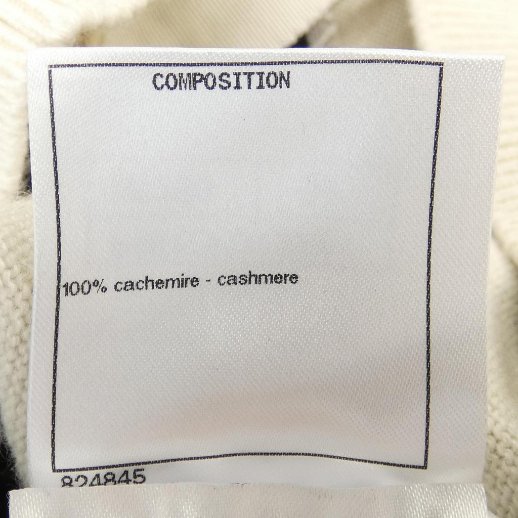 Chanel P56113K07327 Cashmere igan