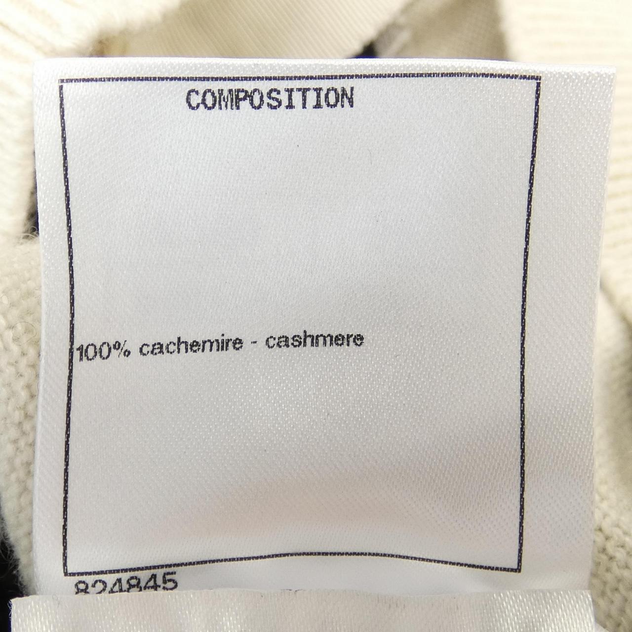 Chanel P56113K07327 Cashmere igan