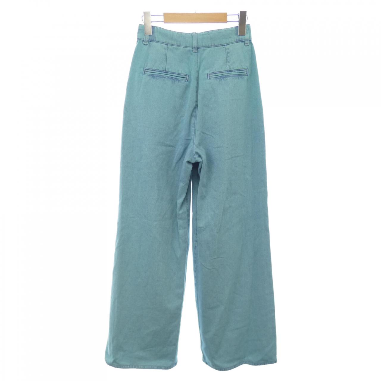 Chanel P70662V62122 Pants