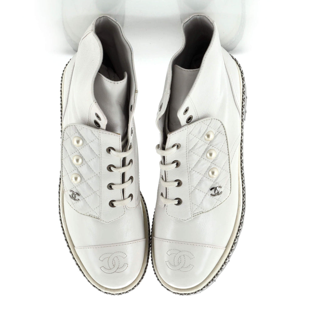 Women's Cap Toe CC Chain Around Pearl Combat Boots Leather