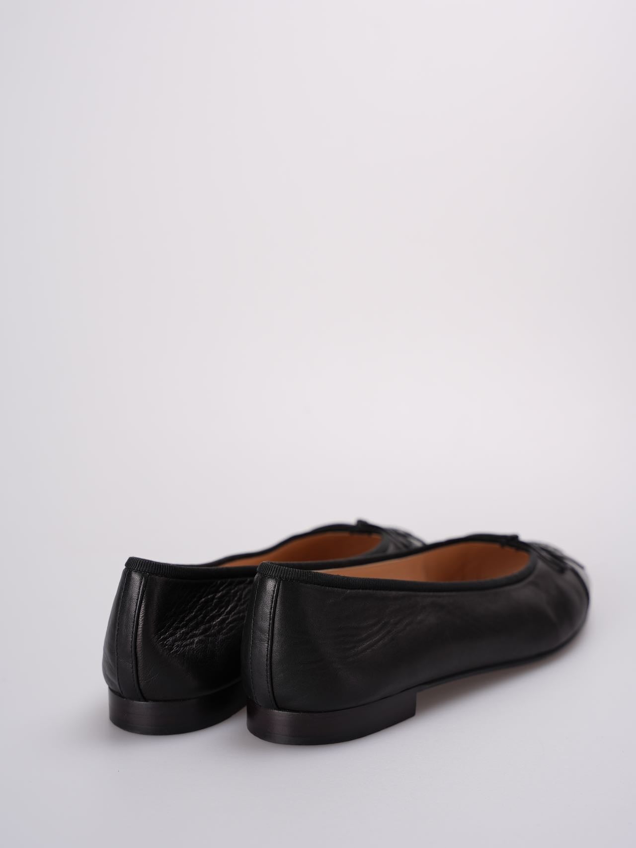 Chanel Ballet Flats in Black Leather Toe Size 40